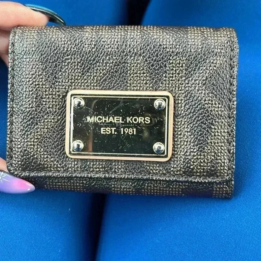 Micheal Kors Card Holder - Picture 2 of 5